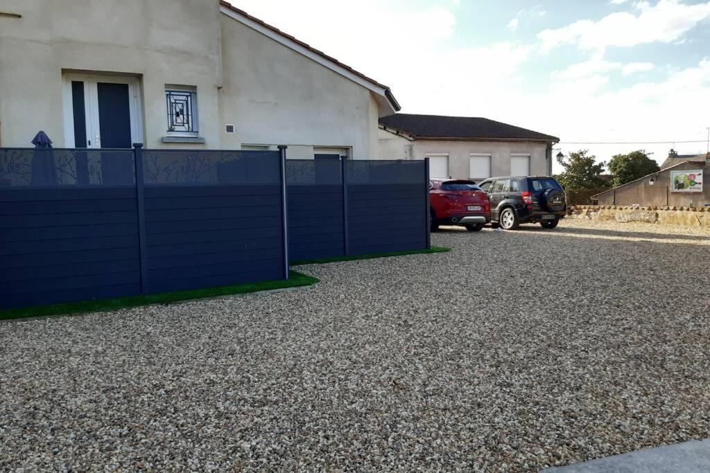 Appartement Renove Le New-York En Centre Ville - Terrasse Et Parking - Non Climatise La Roche-Chalais Exteriör bild