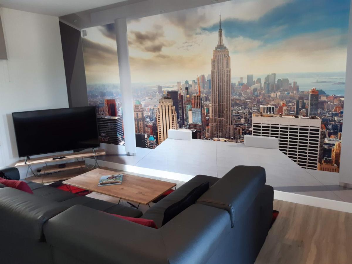 Appartement Renove Le New-York En Centre Ville - Terrasse Et Parking - Non Climatise La Roche-Chalais Exteriör bild