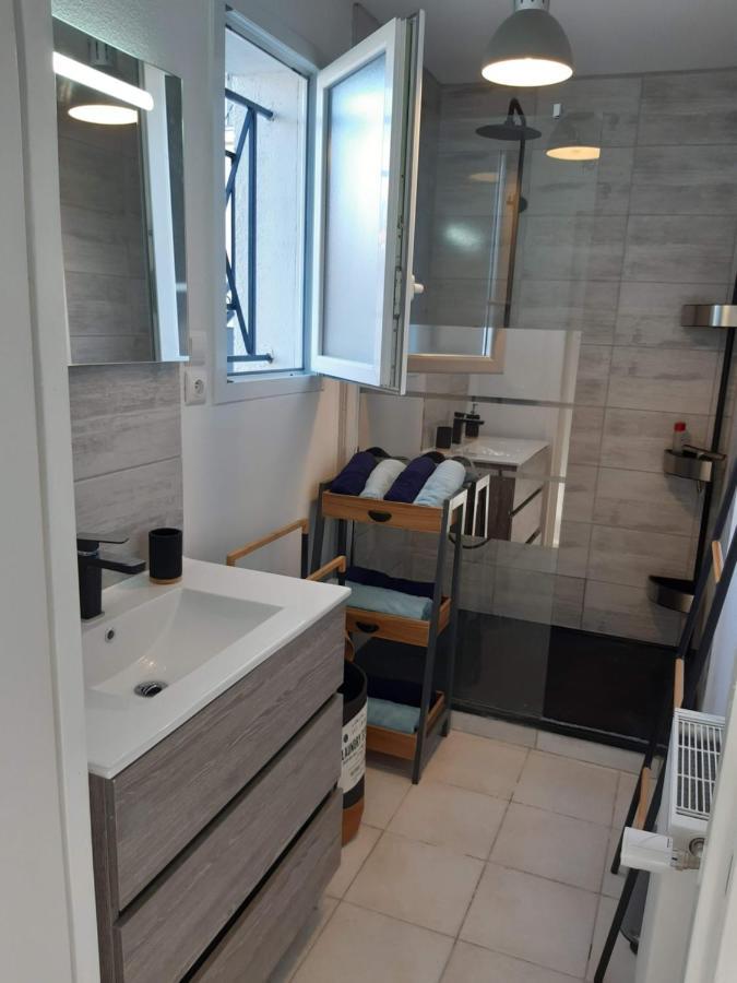 Appartement Renove Le New-York En Centre Ville - Terrasse Et Parking - Non Climatise La Roche-Chalais Exteriör bild