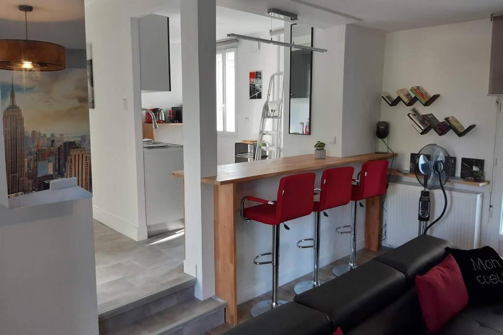 Appartement Renove Le New-York En Centre Ville - Terrasse Et Parking - Non Climatise La Roche-Chalais Exteriör bild