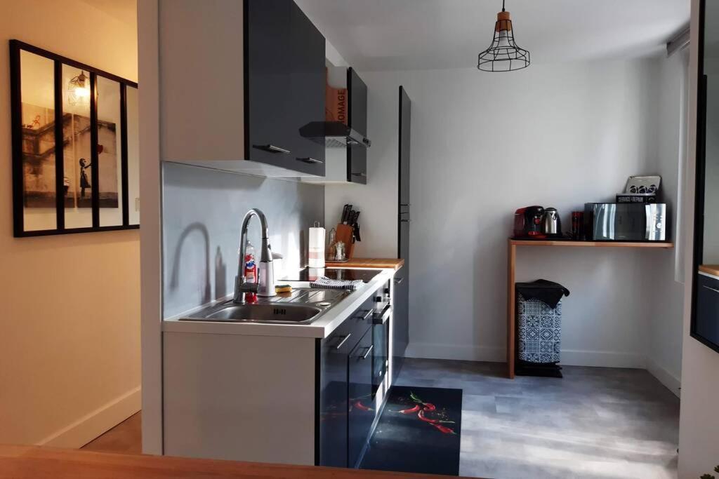 Appartement Renove Le New-York En Centre Ville - Terrasse Et Parking - Non Climatise La Roche-Chalais Exteriör bild