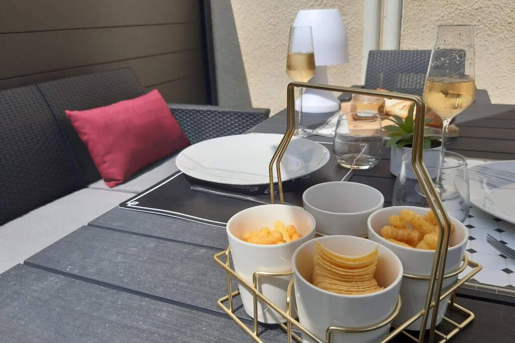 Appartement Renove Le New-York En Centre Ville - Terrasse Et Parking - Non Climatise La Roche-Chalais Exteriör bild