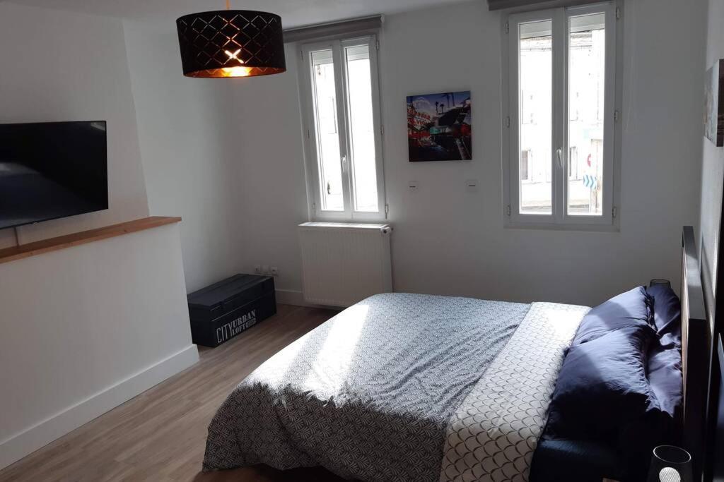 Appartement Renove Le New-York En Centre Ville - Terrasse Et Parking - Non Climatise La Roche-Chalais Exteriör bild
