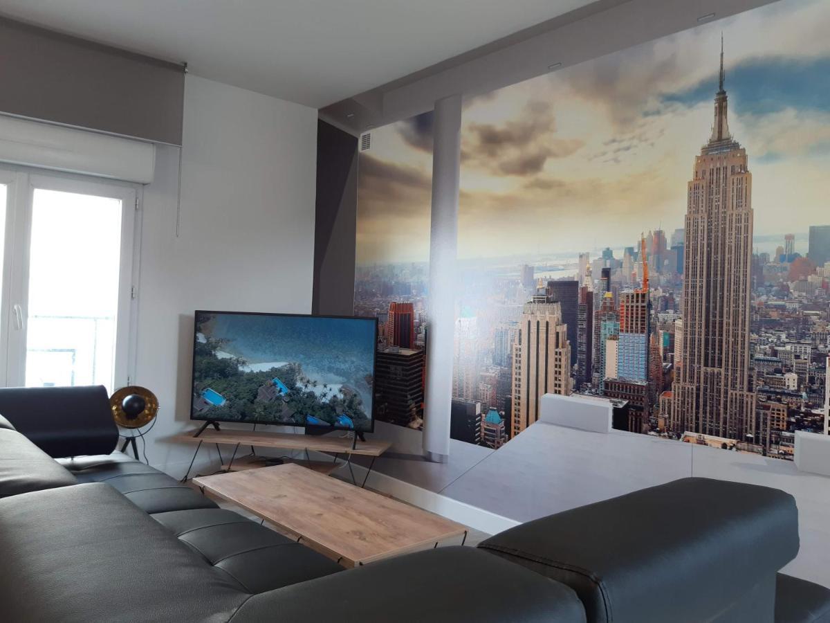 Appartement Renove Le New-York En Centre Ville - Terrasse Et Parking - Non Climatise La Roche-Chalais Exteriör bild